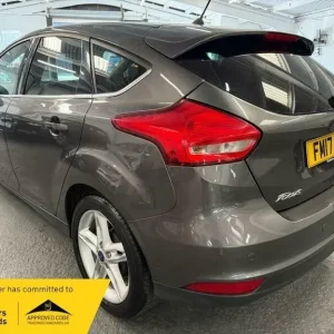 2017 Ford Focus 1.0T EcoBoost Zetec Edition Euro 6 5-door hatchback petrol manual - Image 4
