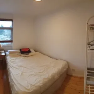 Three bedroom end of terrace house with garage and private garden - Image 2