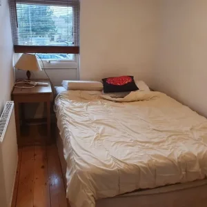 Three bedroom end of terrace house with garage and private garden - Image 3