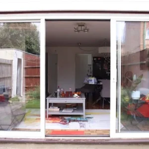 Three bedroom end of terrace house with garage and private garden - Image 8