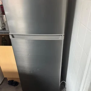 Swan SR8160S 55cm Wide 170cm High 50/50 Split Fridge Freezer -Silver Used - Image 3