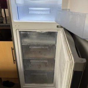 Swan SR8160S 55cm Wide 170cm High 50/50 Split Fridge Freezer -Silver Used - Image 5