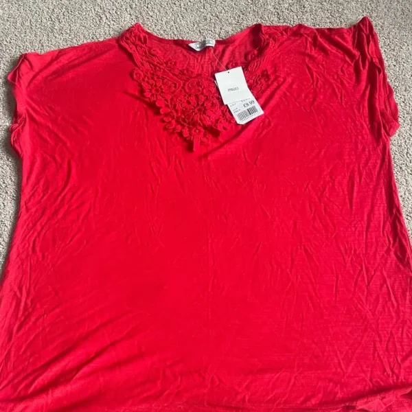 T-shirt size 20 bnwt
