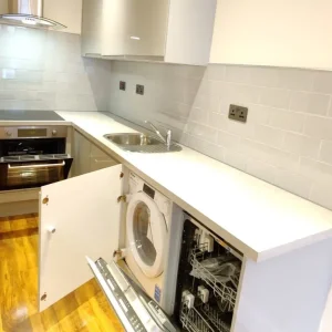 1 bed flat in Woking, Surrey - Image 2