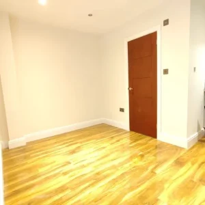 1 bed flat in Woking, Surrey - Image 4