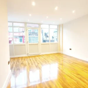 1 bed flat in Woking, Surrey - Image 6