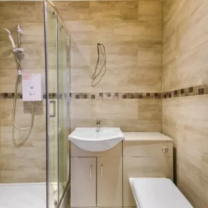 1 bed flat in Woking, Surrey - Image 7