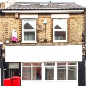 1 bed flat in Woking, Surrey - Image 8