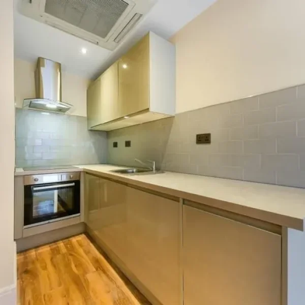 1 bed flat in Woking, Surrey