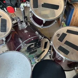 Drum set and music stand - Image 4