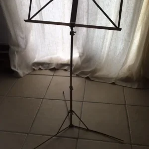 Drum set and music stand - Image 6