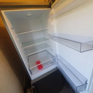 Beko fridge freezer - Image 2
