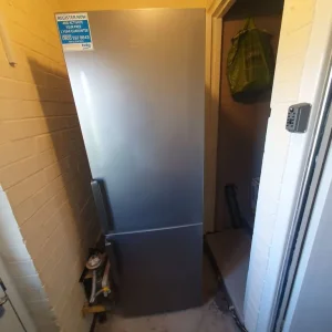 Beko fridge freezer - Image 4