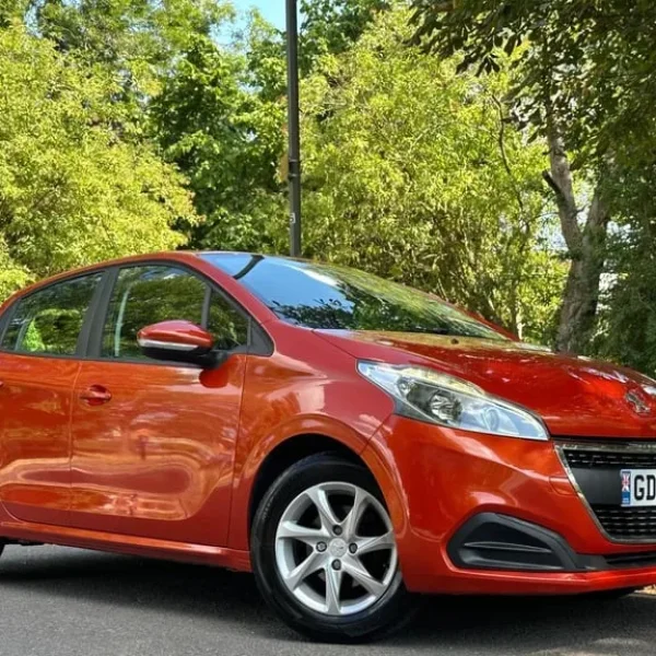 2015 Peugeot 208 1.2 PureTech Active Euro 6 5-door hatchback petrol manual