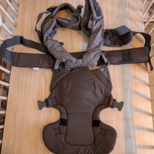 Infantino Flip Advanced 4 in 1 Convertible Baby Carrier - Light Grey - Image 4