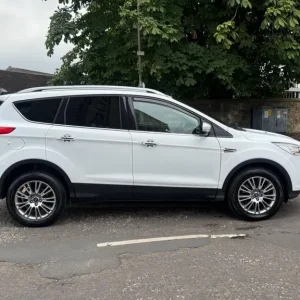 2014 Ford Kuga 2.0 TDCi Titanium 5-door hatchback diesel manual - Image 2