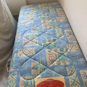 Single bed - Image 2