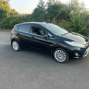 2010 Ford Fiesta Titanium Hatchback - Image 4