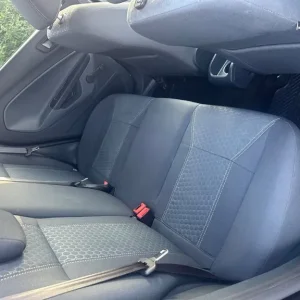 2010 Ford Fiesta Titanium Hatchback - Image 5