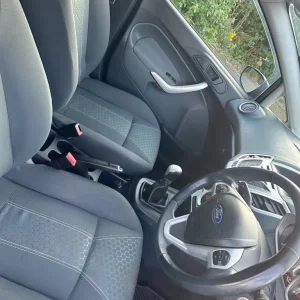 2010 Ford Fiesta Titanium Hatchback - Image 6