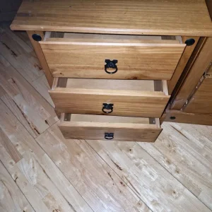 Mexican pine sideboard and bedside table - Image 2