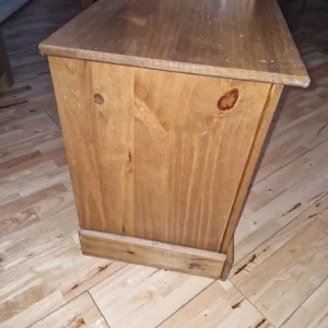 Mexican pine sideboard and bedside table - Image 7