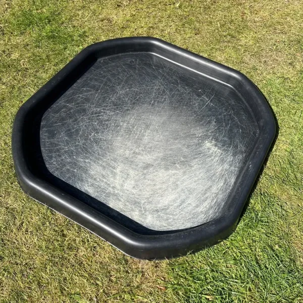 Cement mixing tray or shallow sandpit