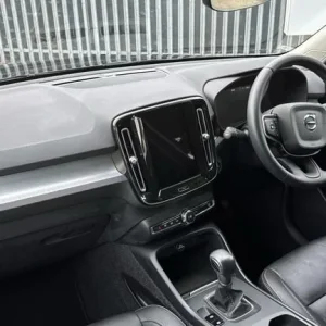 2021 Volvo XC40 1.5 T3 Momentum 5-door petrol estate manual - Image 4