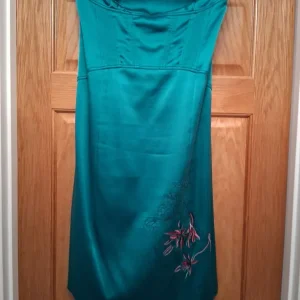 Ladies knee length dress - Image 2