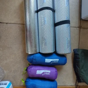 3 camping mats and 3 deluxe pillows