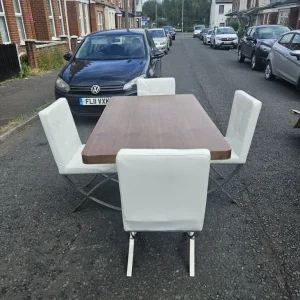 Oak and white high gloss table with 4 chairs