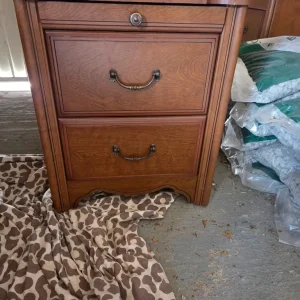 SET OF 2 X SILENT NIGHT BEDSIDE TABLE CABINETS AND 1 X TALLBOY DRESSING TABLE - Image 4