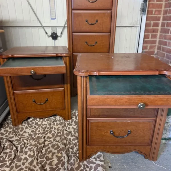 SET OF 2 X SILENT NIGHT BEDSIDE TABLE CABINETS AND 1 X TALLBOY DRESSING TABLE