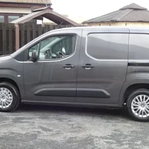 2020 Peugeot Partner BlueHDi 650 Professional Panel Van Diesel Manual - Image 5