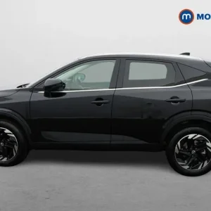 2025 Nissan Qashqai 1.3 DiG-T N-Connecta with 18" Alloys and Navigation - Image 4