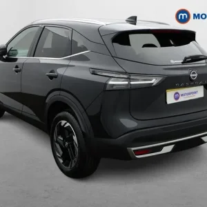 2025 Nissan Qashqai 1.3 DiG-T N-Connecta with 18" Alloys and Navigation - Image 5