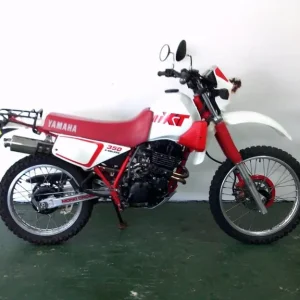 1989 G-reg Yamaha XT350 4 Stroke red and white trail bike - Image 5