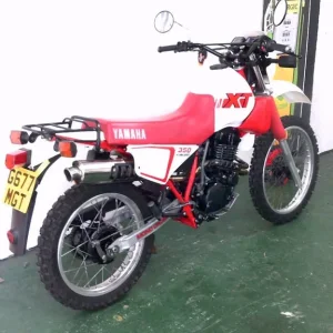 1989 G-reg Yamaha XT350 4 Stroke red and white trail bike - Image 6