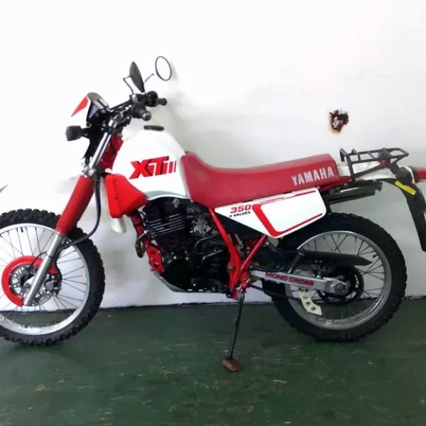 1989 G-reg Yamaha XT350 4 Stroke red and white trail bike