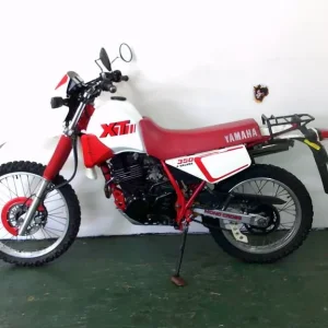 1989 G-reg Yamaha XT350 4 Stroke red and white trail bike