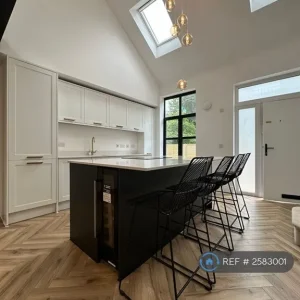3 bedroom semi-detached house in Canterbury Road, New Milton, New Forest - Image 5