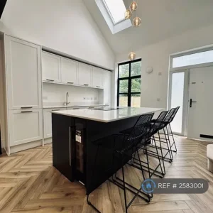 3 bedroom semi-detached house in Canterbury Road, New Milton, New Forest - Image 8