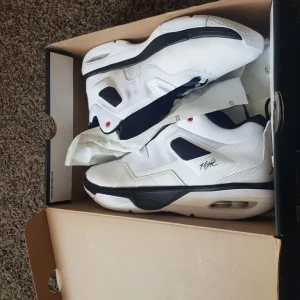 Air Jordan Loyals 3 Size 10 - Image 2