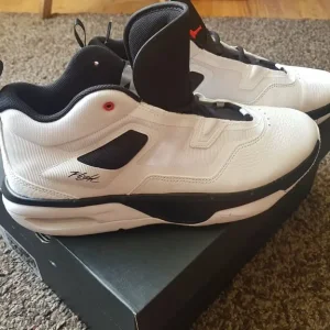 Air Jordan Loyals 3 Size 10 - Image 3