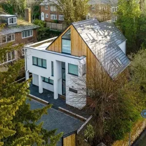 6 bedroom detached house in Erdogan House, NG3