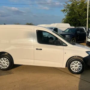 2022 Volkswagen Caddy 2.0 TDI C20 Commerce Panel Van - Image 2