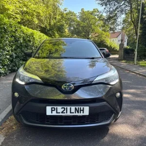 2021 Toyota C-HR 2.0L Hybrid SUV with Smart Entry and Apple CarPlay - Image 2
