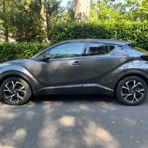 2021 Toyota C-HR 2.0L Hybrid SUV with Smart Entry and Apple CarPlay - Image 6