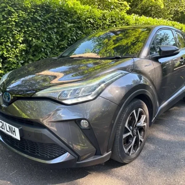2021 Toyota C-HR 2.0L Hybrid SUV with Smart Entry and Apple CarPlay
