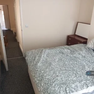 1 bedroom flat in Whitland, Carmarthenshire (1 bed) - Image 2